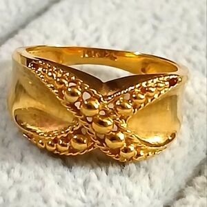 18 Karat Yellow Gold X Design Ring